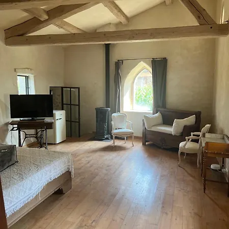 Mas Grange Neuve بيت ضيافة *