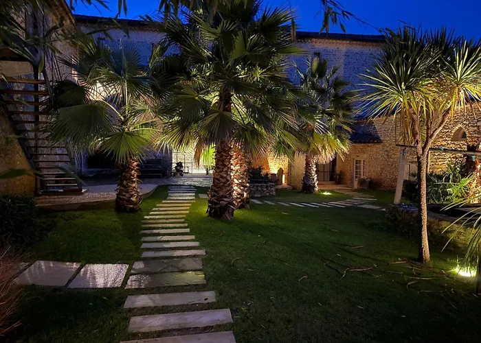 Mas Grange Neuve بيت ضيافة