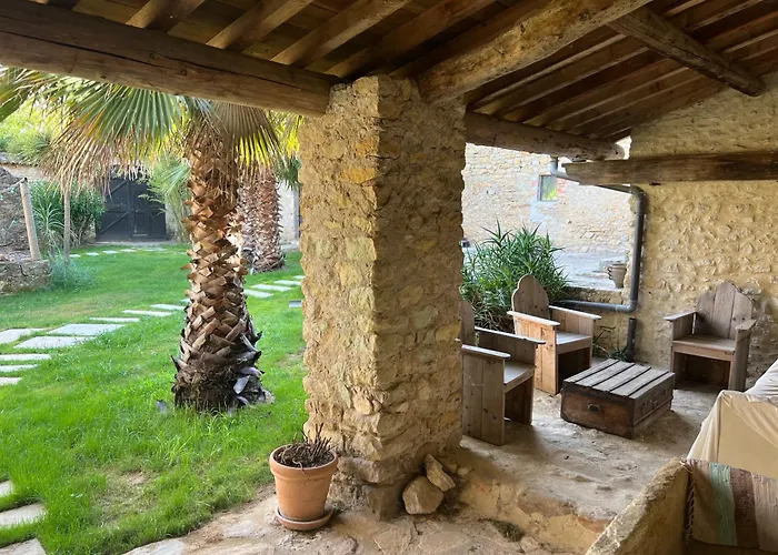 Mas Grange Neuve بيت ضيافة *