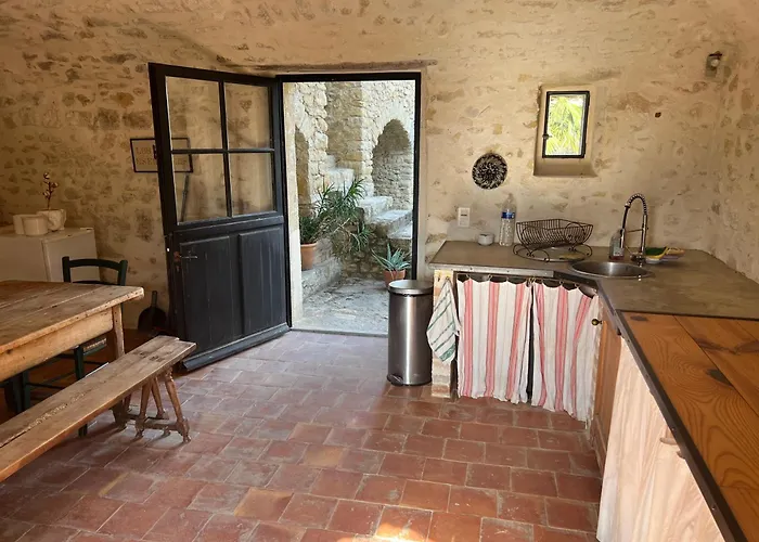 Mas Grange Neuve بيت ضيافة